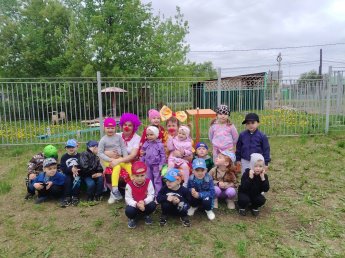 Весёлые клоуны и маленькие герои